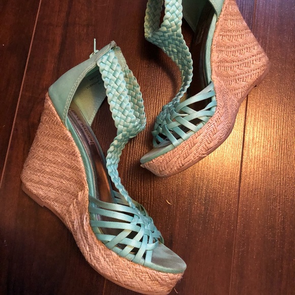 STEVEN MADDEN Open Toed Wedge - Picture 5 of 8